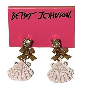 Betsey Johnson Seashell Bow Earrings NWT‎